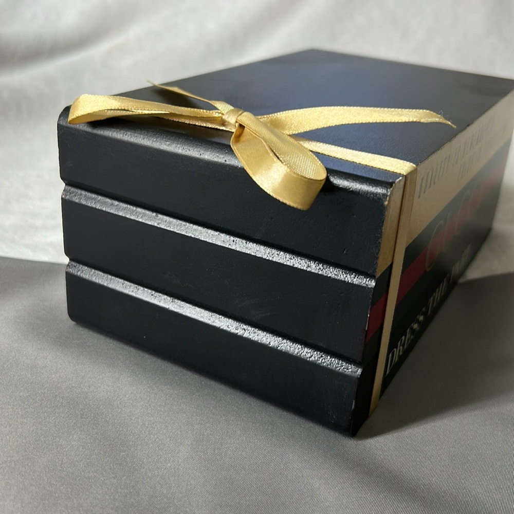 🖤Vintage “Gucci Dress The Part” book stack designed wooden decoration - Picture 5 of 13